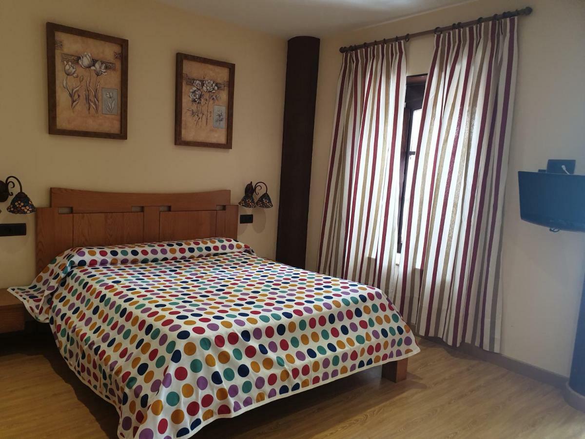 El Cuartelillo Viejo Guest House Polientes Екстериор снимка